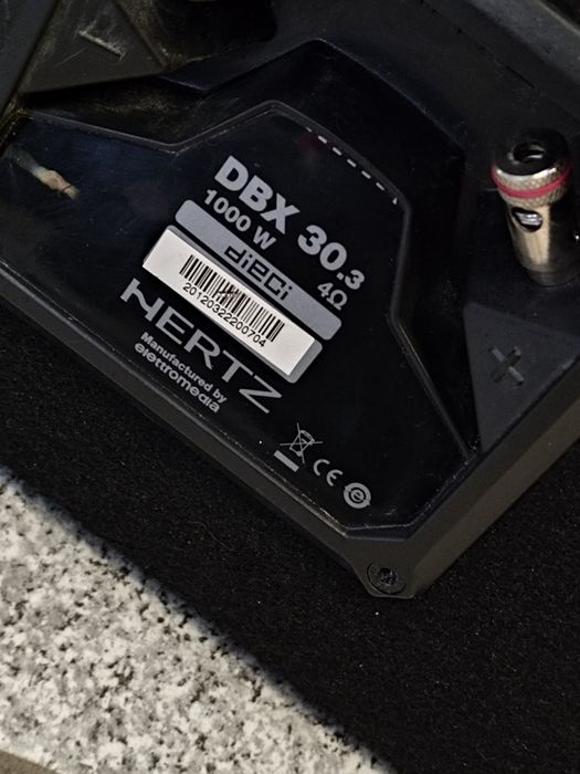Субуфер / Бас каса Hertz DBX 30.3, 1000W, 30см с усилвател Hertz