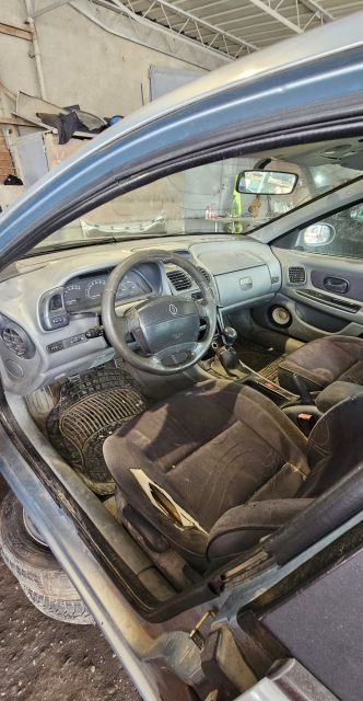 Balama capota motor stanga Renault Laguna prima generatie (facelift)