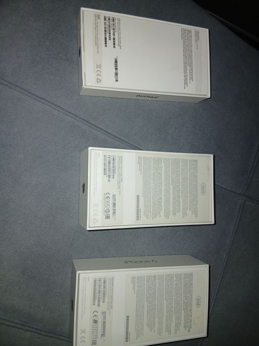 3 коробки от айфонов