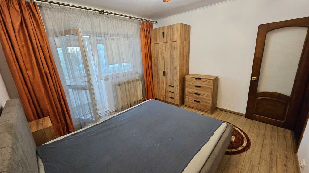 Inchiriez apartament 3 cam