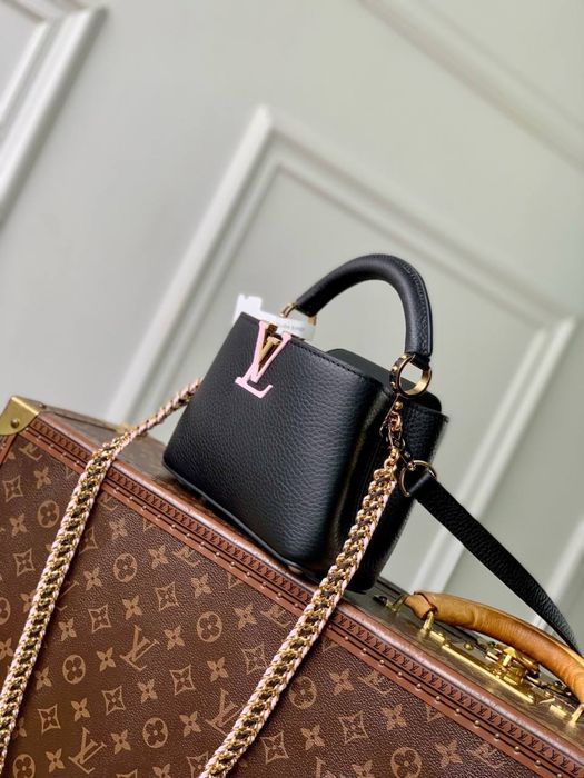 Geanta Louis Vuitton Capucines BB