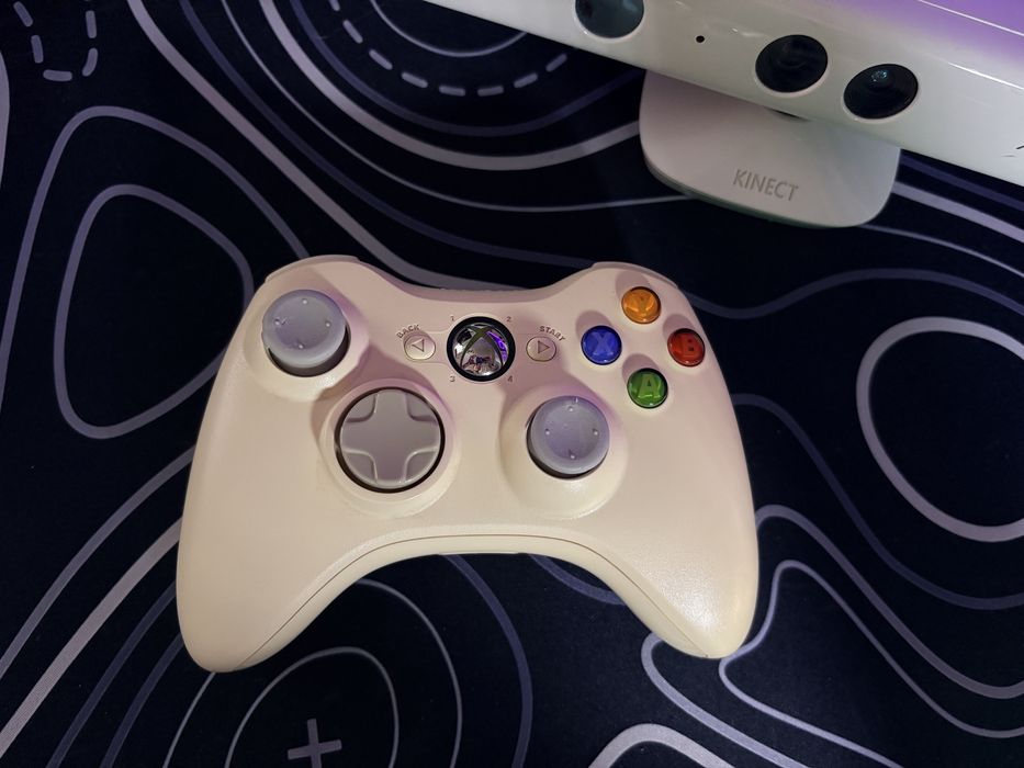 Xbox 360 S + Kinect + 2 геймпада + 150 игр