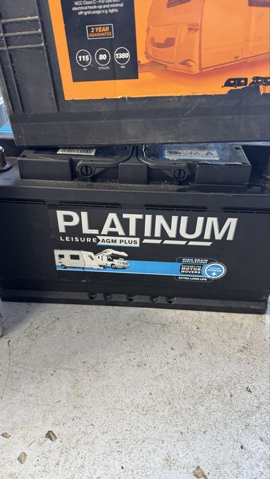 Baterie auto si Camping Barca Rulota