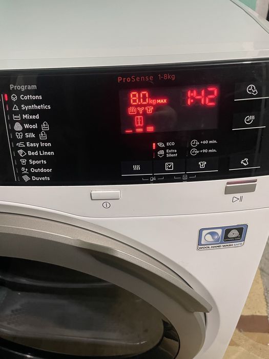 Uscator de rufe AEG cu pompa de caldura AEG Lavatherm 8000 series A ++