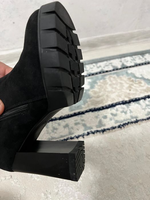 Продам новые ботильоны размер 37