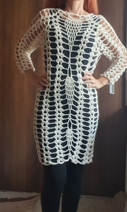 Rochiță croşetată manual