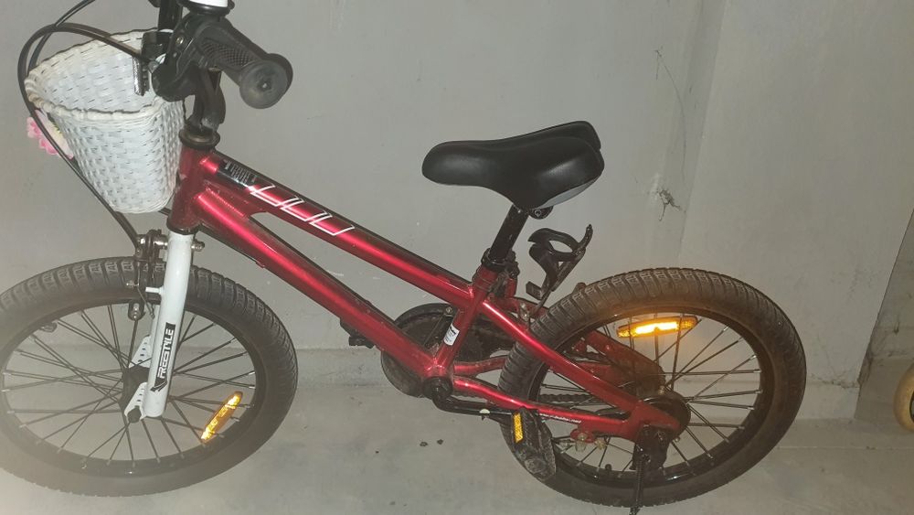 Bicicleta fetite Royal Baby FreeStyle, 18 inch, cu coș, putin folosita