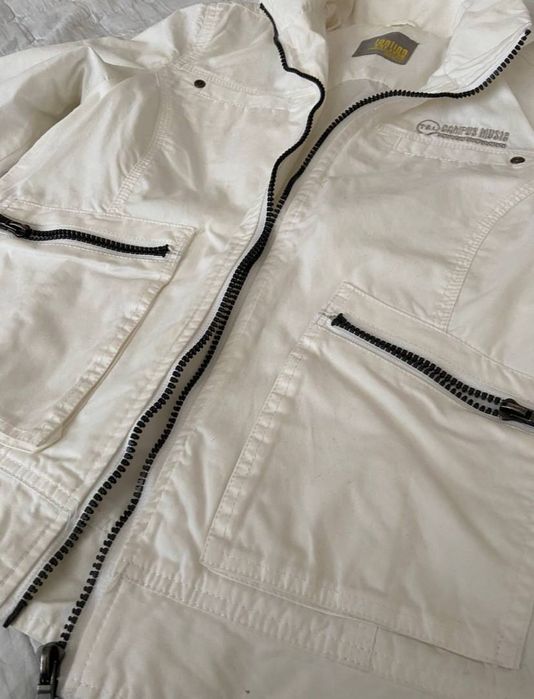 Продам ветровку новую