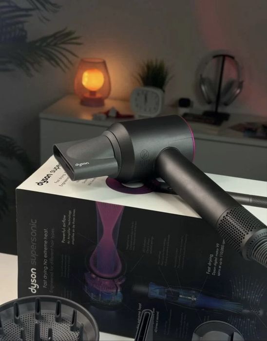 Чисто нов Dyson supersonic HD07/08 1600Wt 5 приставки