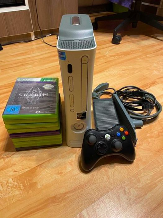 Xbox 360 (Напълно обслужен) + 1 Джойстик + 9 ТОП Игри (Skyrim, Tekken 6, Forza 4)