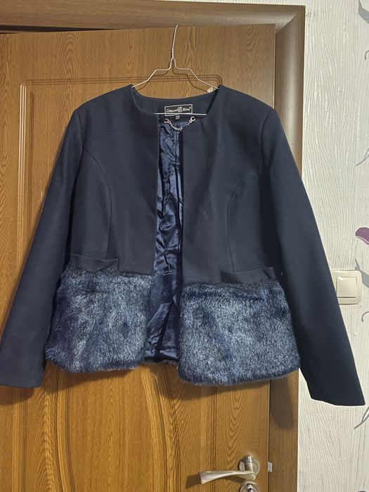 Дамско палто с косъм в тъмно син цвят