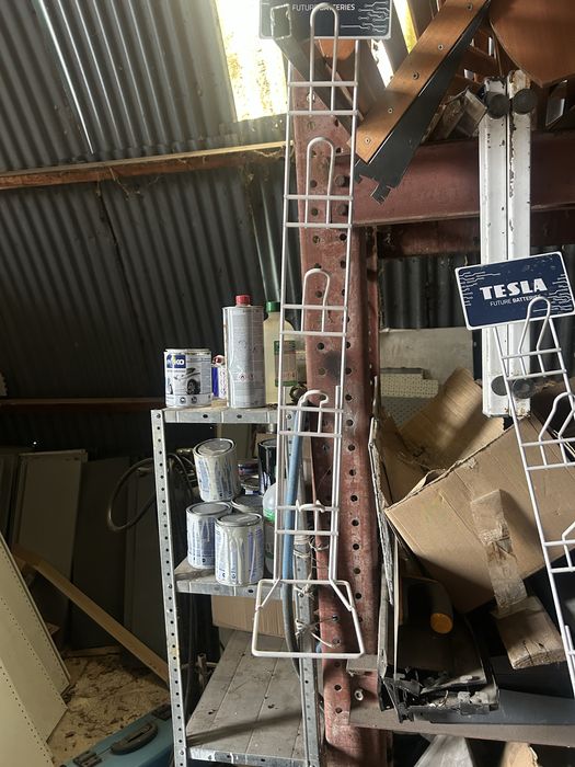 Стелаж за каса  бели за магазини