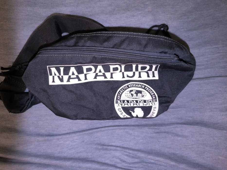 Чантичка Napapijri