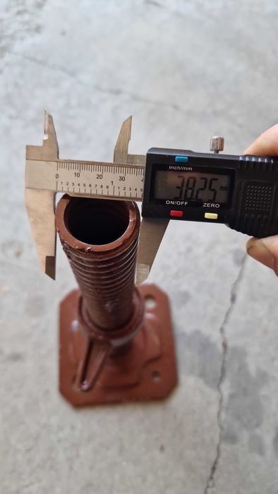 НОВИ Винтови пети за скеле 33см/50см/70см Италия