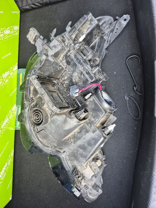 Far stânga Renault Megane 4 – Valeo 260606911R / 90089405 – H7 Original Renault