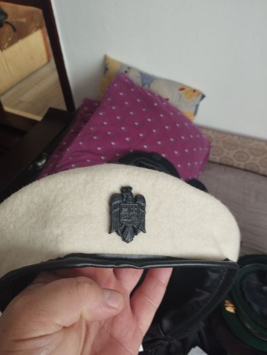 Berete militare noi