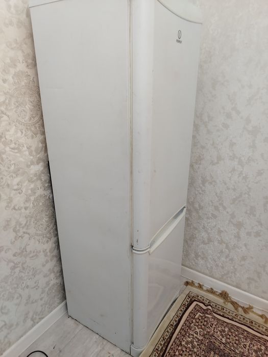 Indesit холодильник