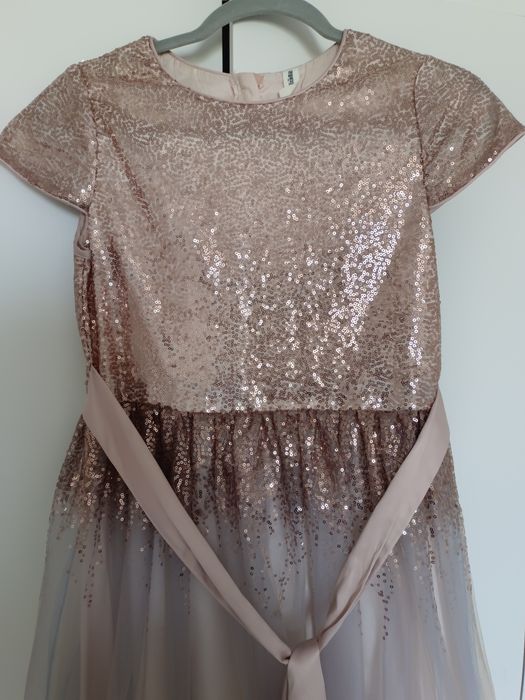 Нарядное платье в пайетках