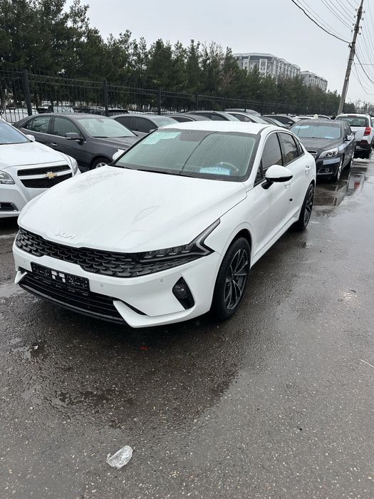 Kia K5 sotiladi 2023-yil 2L