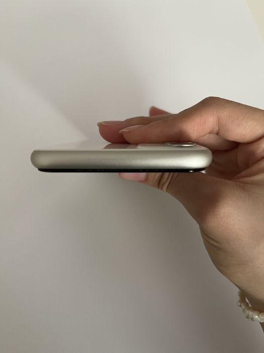 iPhone 11 в отличном состоянии.