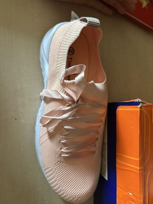 Продам кроссовки