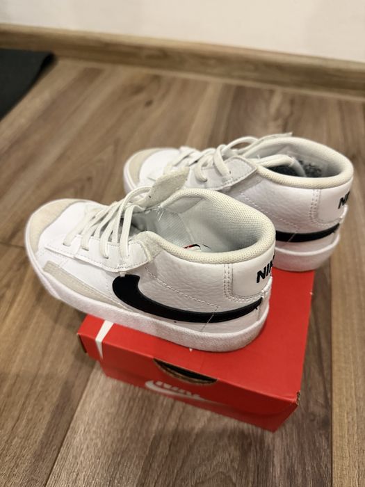 Adidasi nike marimea 25