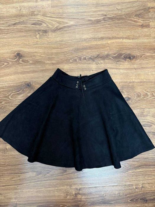 Продаются черная клеш юбка / Qora rangli gavdali yubka sotiladi