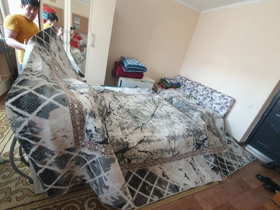 Длинный Ковер новый