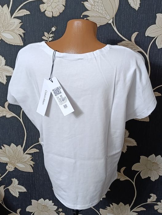 Vand tricou nou de dama Calvin Klein