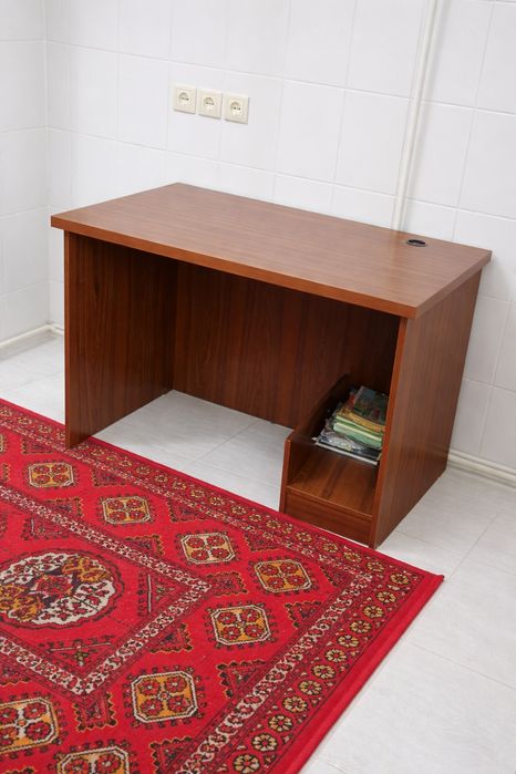 Компютер столи сотилади