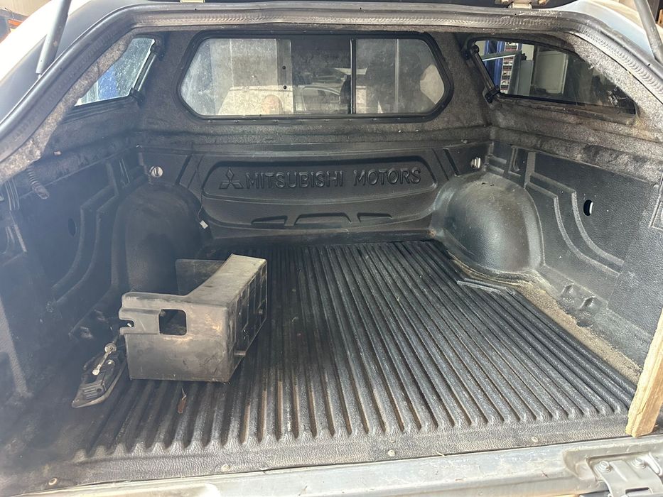 леген/протектор/корито за кош на mitsubishi l200