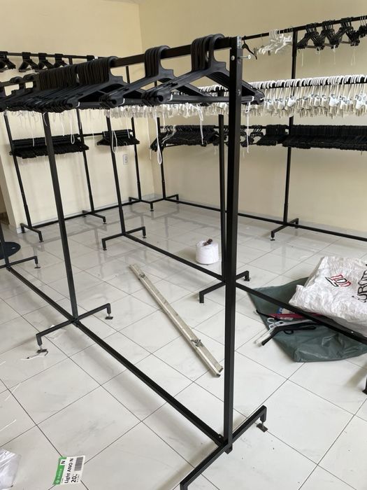 Щендери за дрехи и бюра