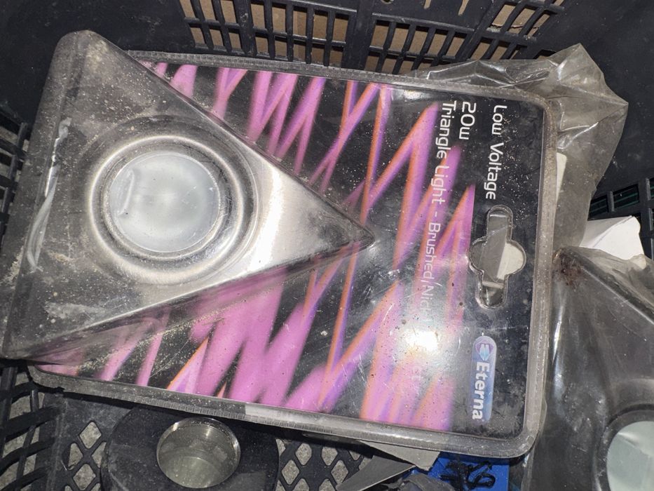 Detectoare de fum,intrerupatoare si becuri led