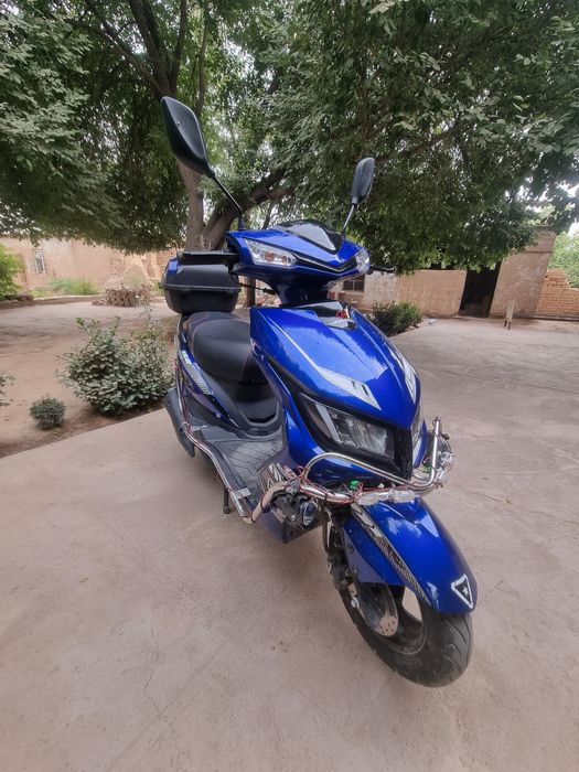 Skutr sotiladi.xolati yangi .qurulishga pul kerak.srochniy sotiladi.