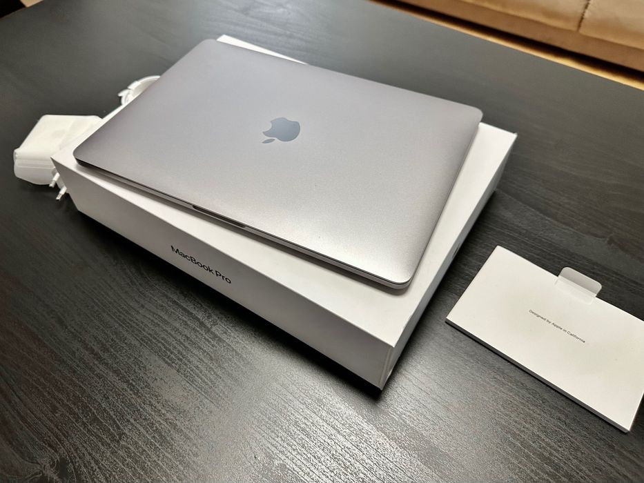 MacBook Pro 13" 2020 cu TouchBar - 325 de cicluri - Full Box