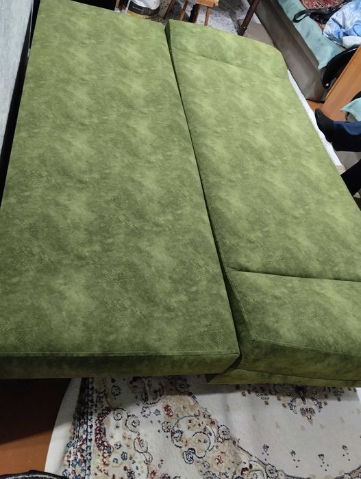 Тахта, раскладывается.