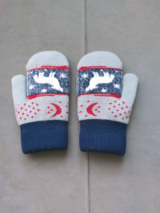 Варежки продам..
