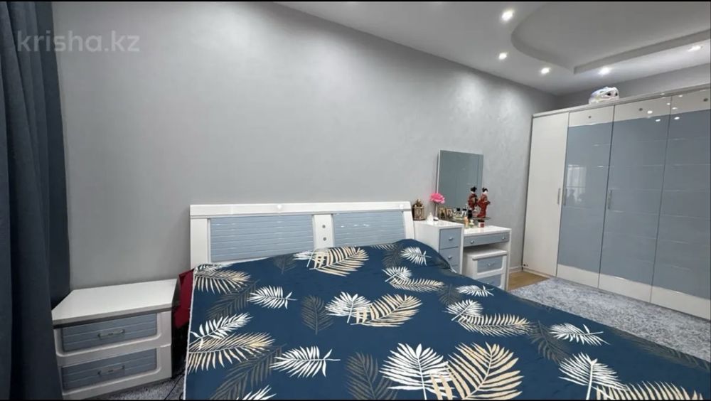 Продам квартиру 4 комн. 15 мкр