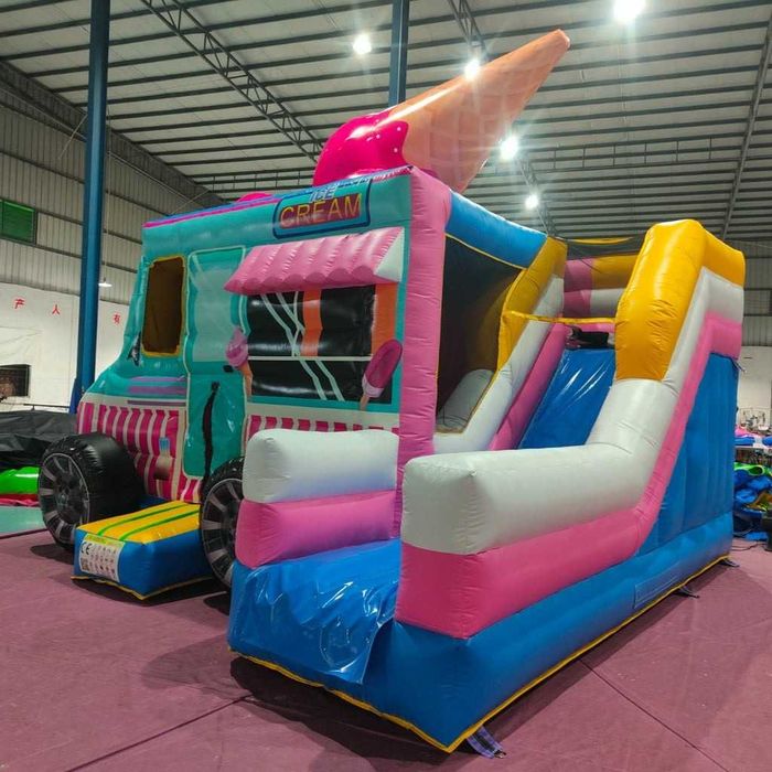 Надуваеми батути с пързалки за игра / Детски надуваеми пързалки