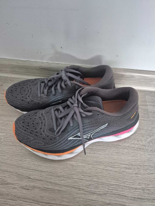 Дамски оригинални маратонки Mizuno 38номер
