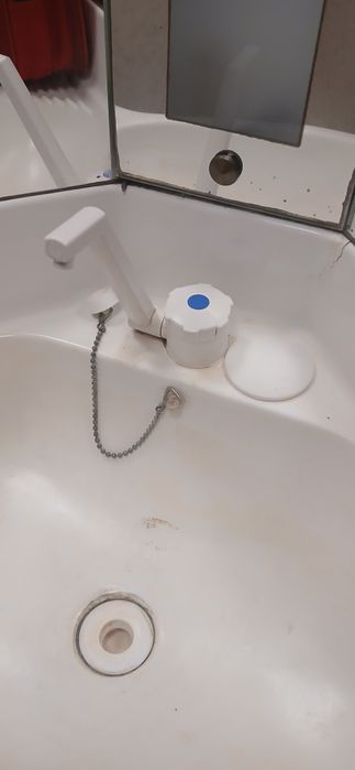 Каравана Хоби 4.3 м,1997 година,перфектна,4 места ,всичко работи