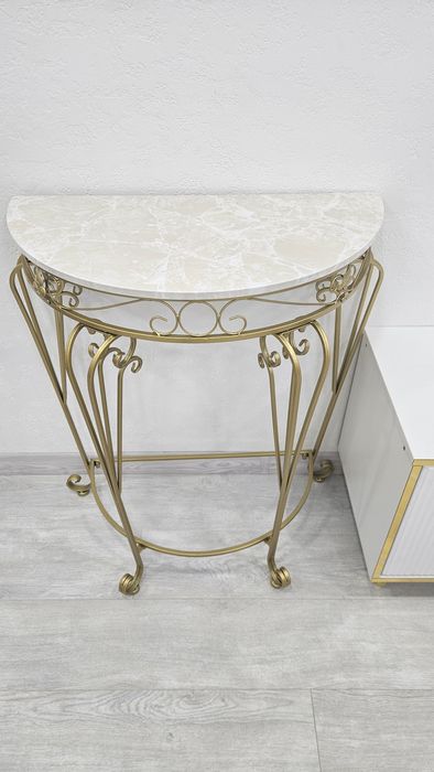 Продам столик консоль абсолютно новый