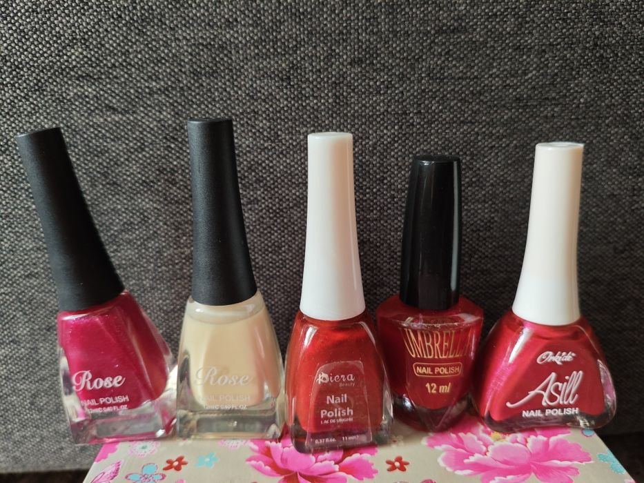 Vând lot oja pentru unghii