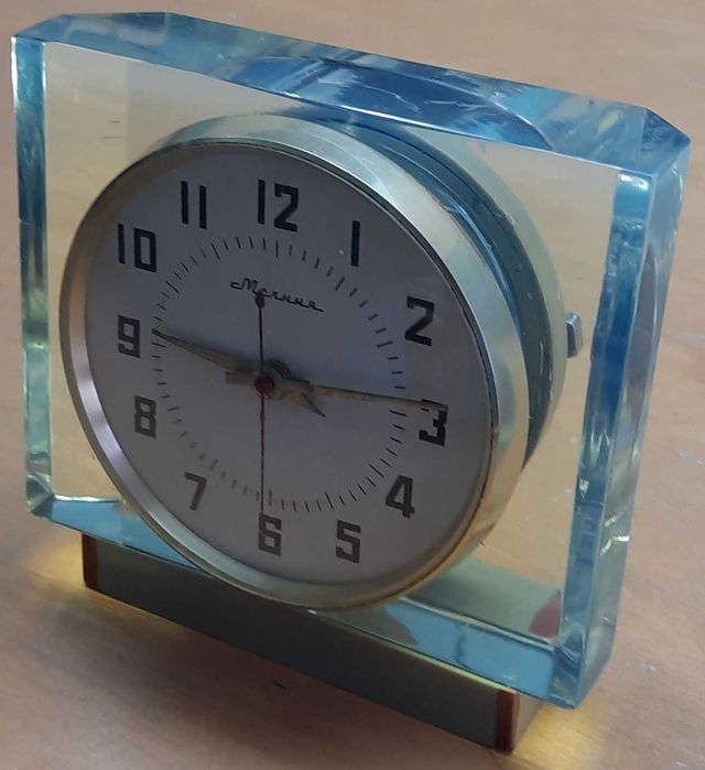 Часы настольные «Молния»