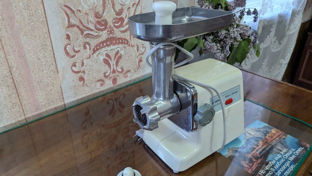 Продаю электромясорубка. Помощницу на вашей кухне.