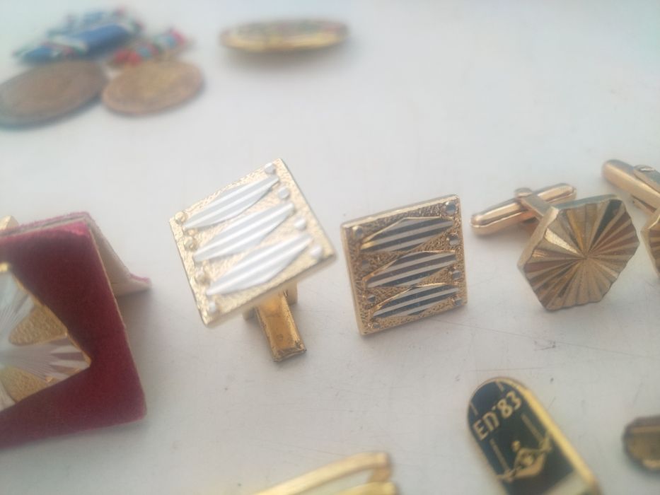 Медали, Ръкавели за риза, игла за вратовръзка