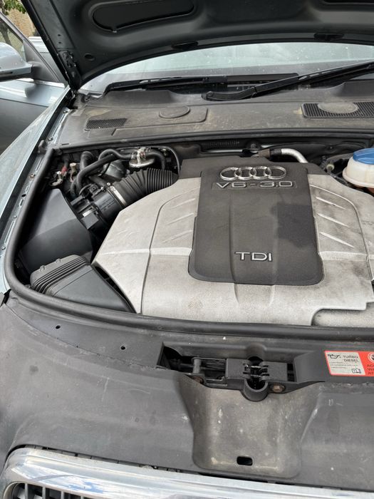 Audi A6 allroad pe partea dreapta