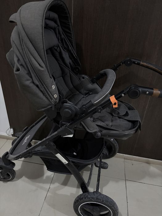 Продам коляску 2 в 1. Со всеми чехлами.