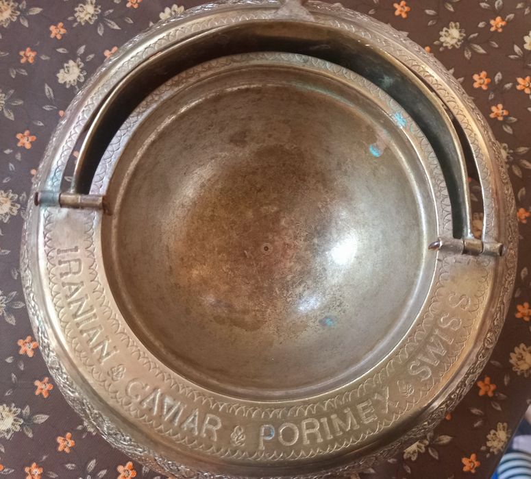 Медни сувенири и камбанка