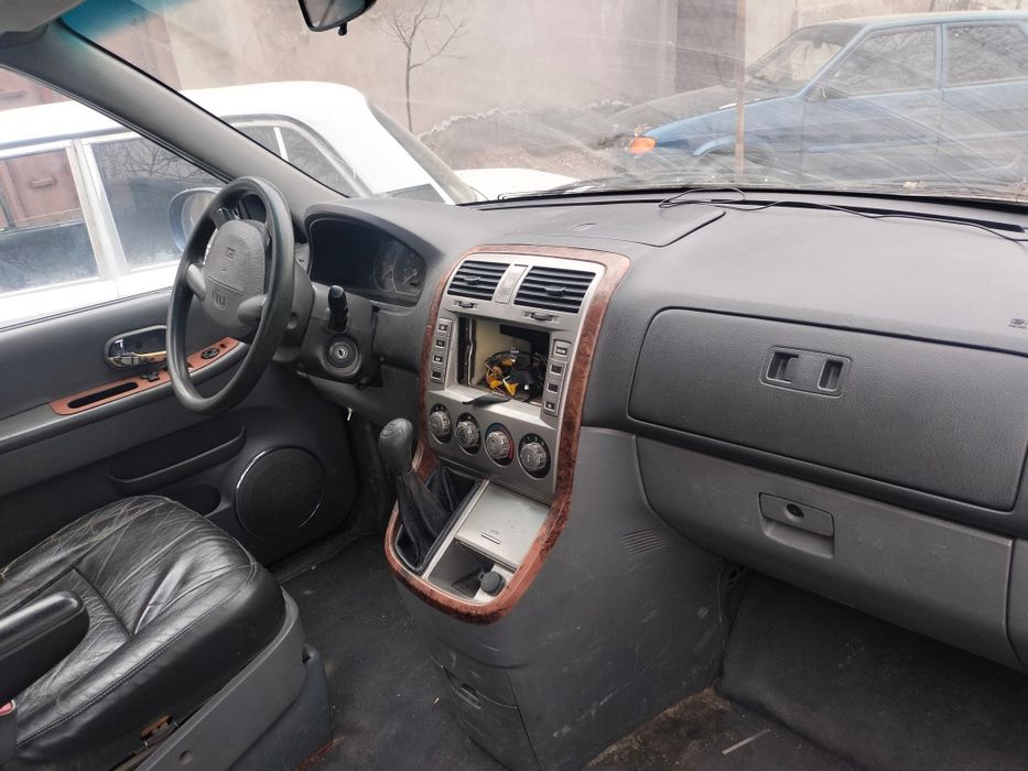 Разбор киа карнивал 2001 года